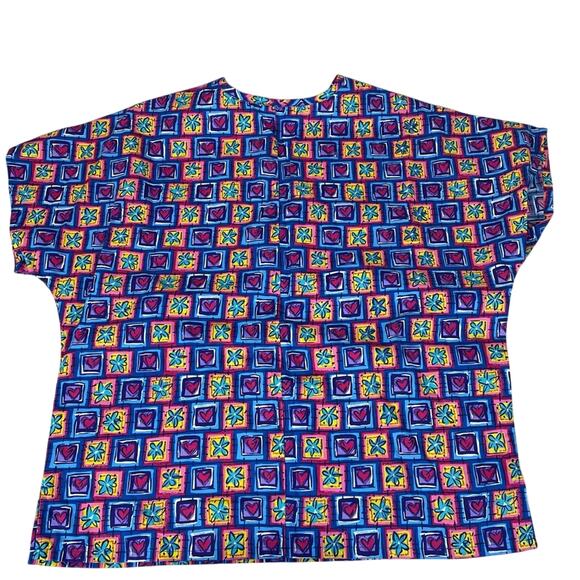 Barco Womens Scrub Top Size Large Hearts Flowers Colorful Vet Tech Medical - Picture 2 of 4